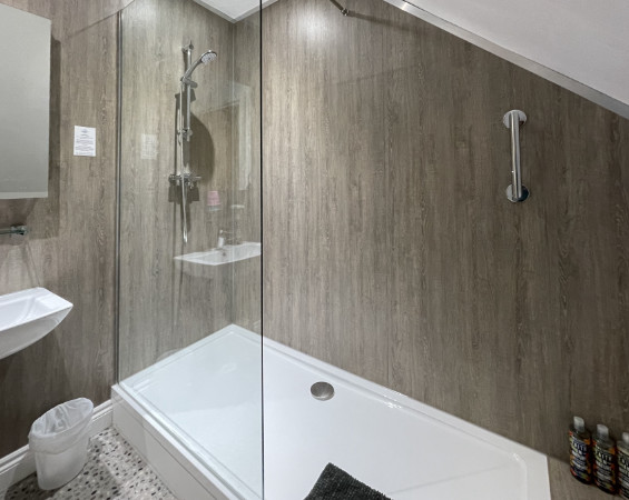 Room 1 bathroom