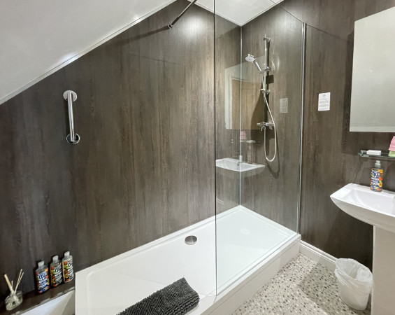 Room 2 bathroom