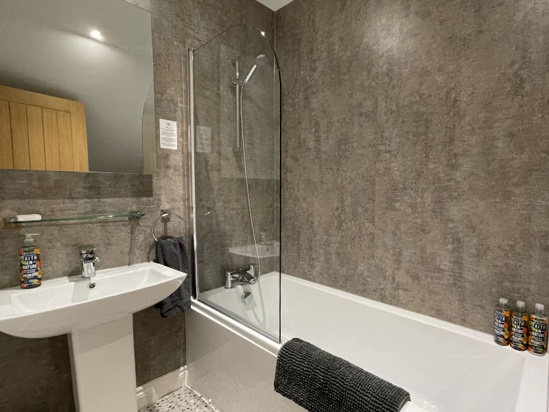 Room 3 bathroom